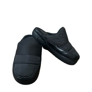 Urban Outfitters Women's
Black Slides